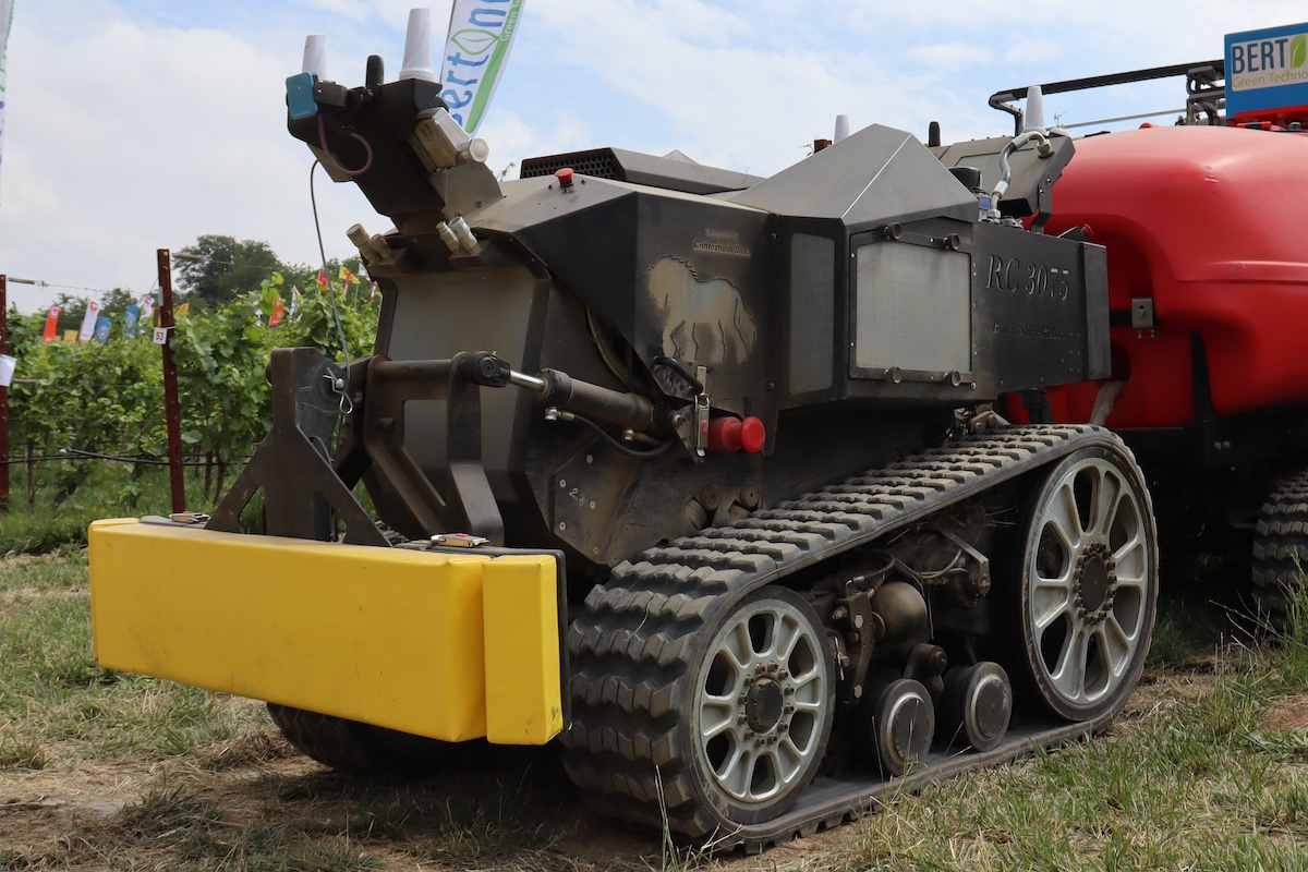 Robot diesel porta attrezzi RC 3075 dell'azienda italiana Black Shire